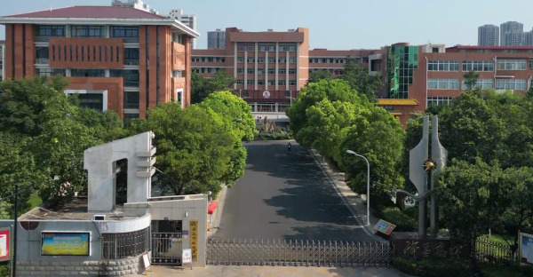 融易富 许昌高中694分考生家长：理解尊重 助力养成良好学习习惯