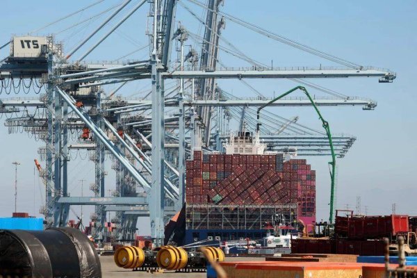 蜗牛配资 今天起，中国对等反制！美国船舶靠泊中国港口将被收费